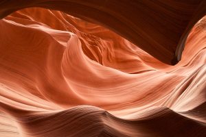 portfolio en couleur - vague de pierre rouge dans un canyon