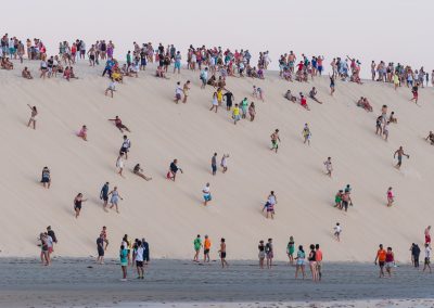 photo en harmonie Dune de sable envahie par les vacanciers