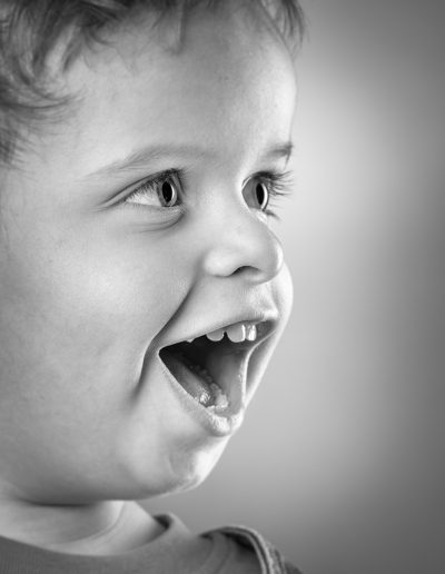Portfolio de portraits profil enfant 4 ans bouche ouverte