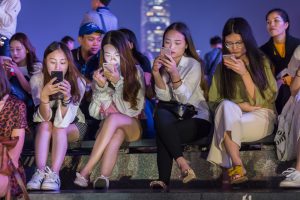 Challenge photo habitantes de hongkong avec leur téléphone portable ou smart phone
