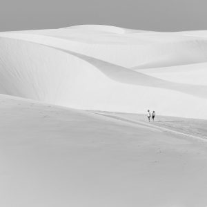 Challenge photo - Deux enfant dans le désert de sable