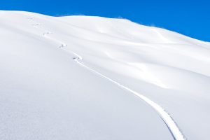ski de rando dans le blanc