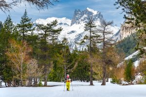 Exposition ski de randonnée dans les alpes