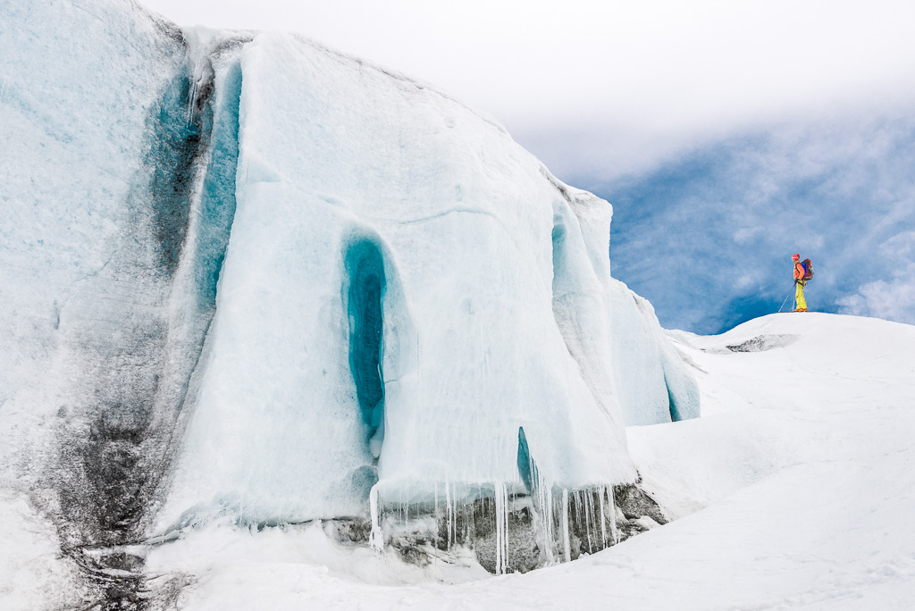Skieur sur un glacier de l'Oberland en Suisse