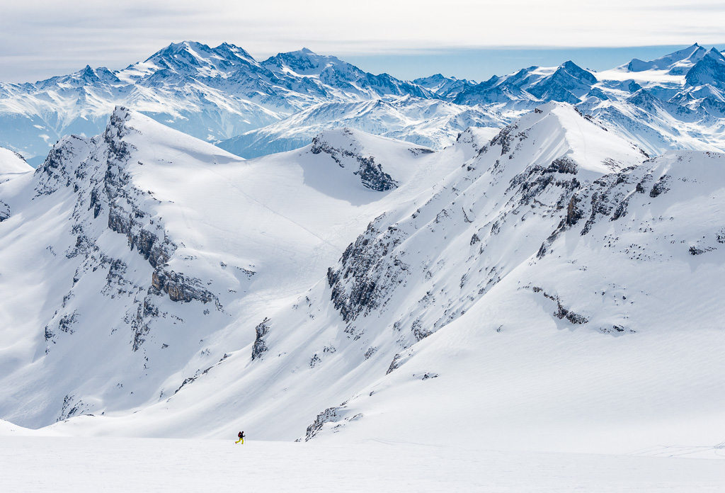 Ski de randonnée sur un glacier de l'Oberland