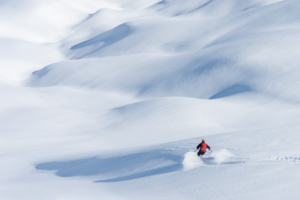 skieur dans un paysage blanc