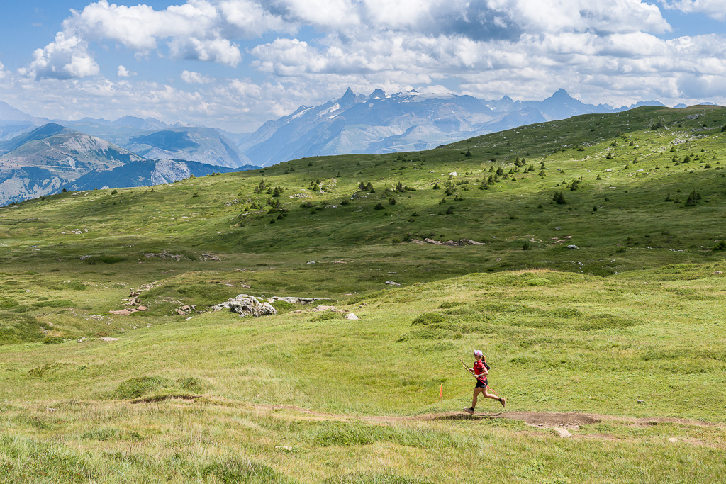 coureuse de trail dans le Taillefer