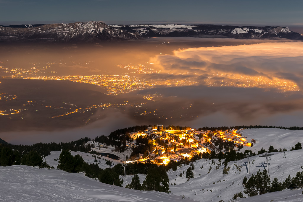 Grenoble et Chamrousse à la pleine lune en hiver