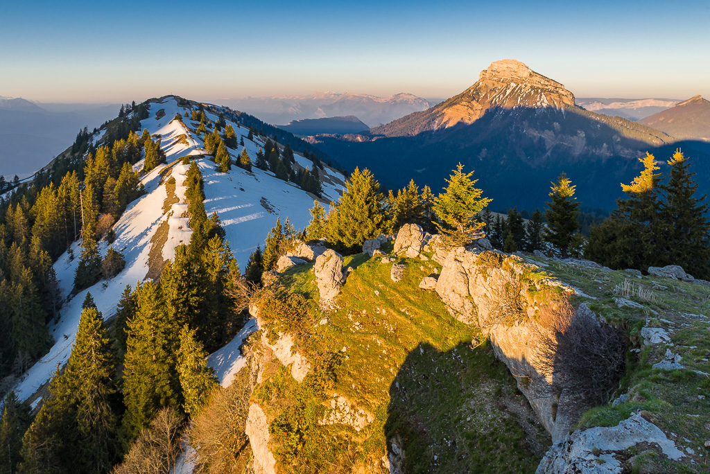 Lever de soleil sur Pravouta et Chamechaude en Chartreuse