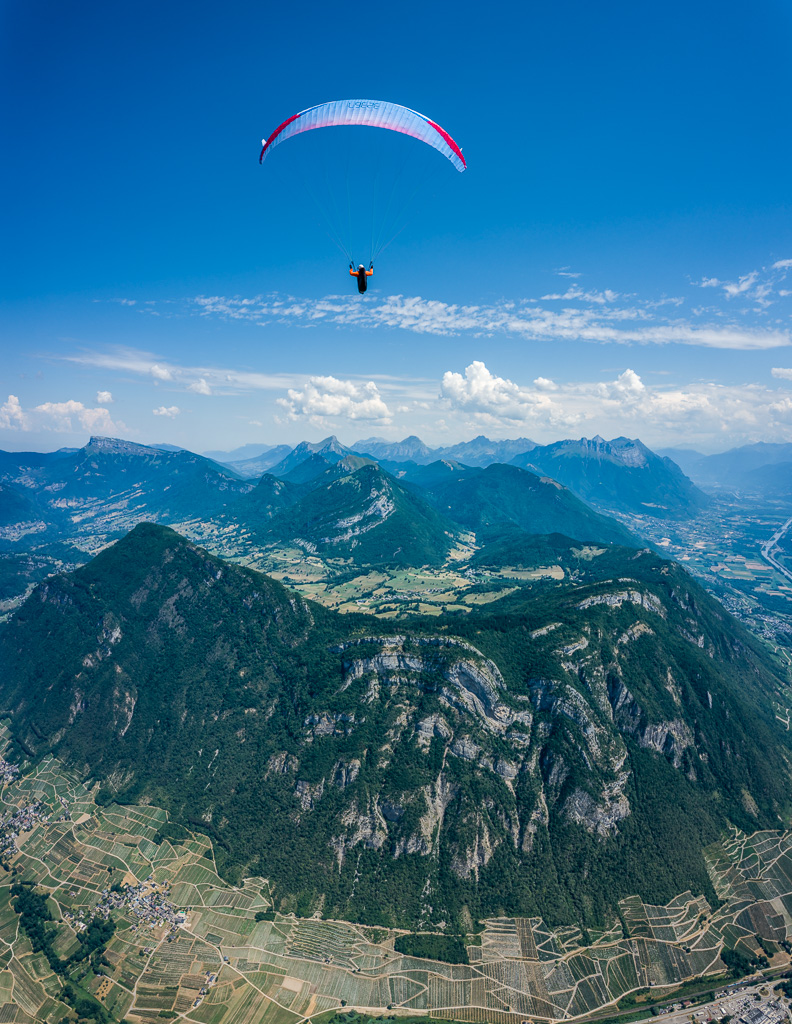 parapente en traversée vers les Bauges