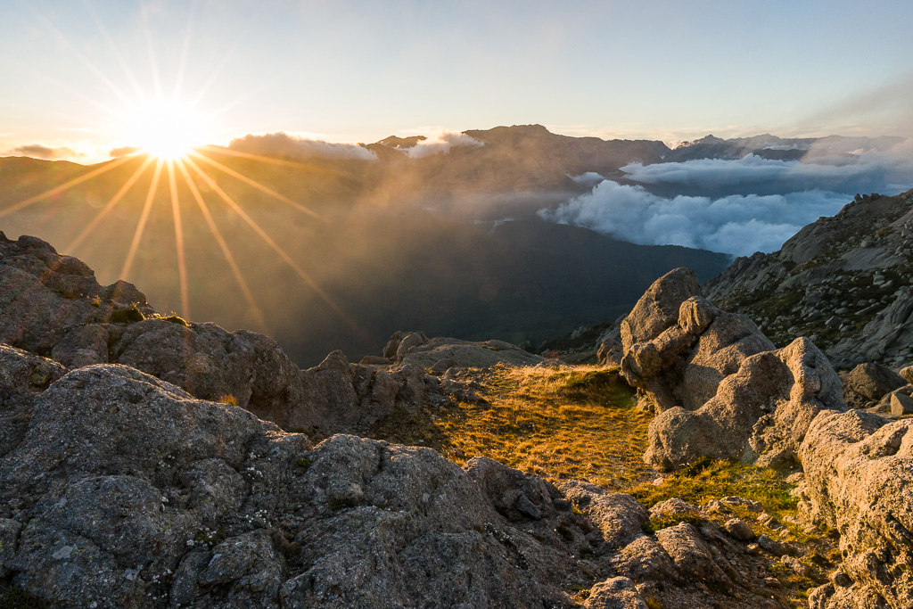 Coucher de soleil au dessus du refuge de Prati en Corse