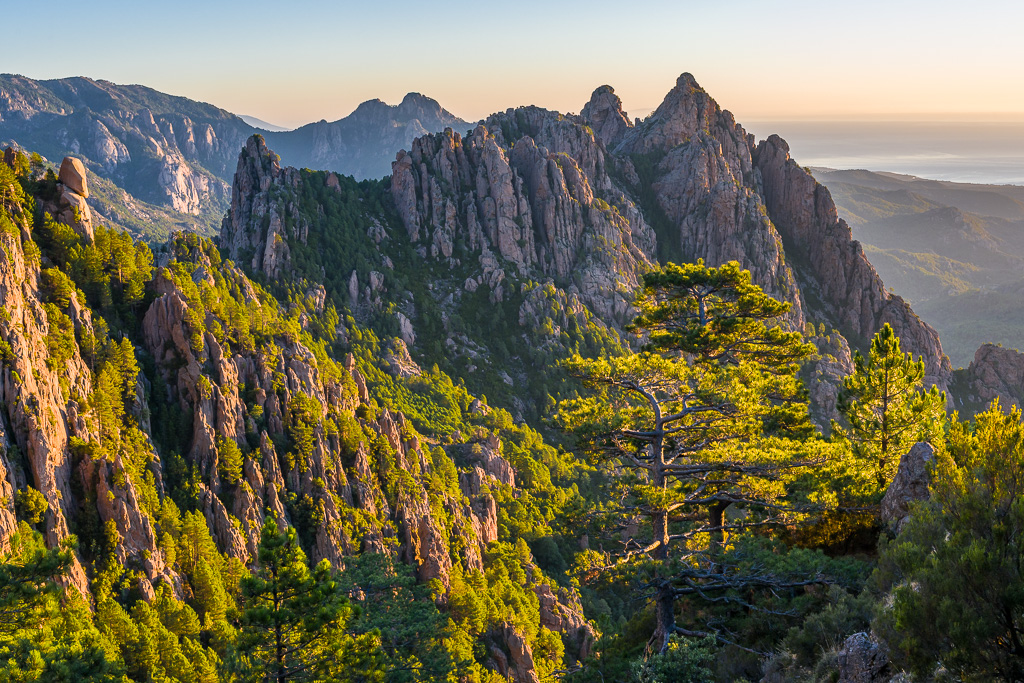Paysage au lever de soleil en Corse