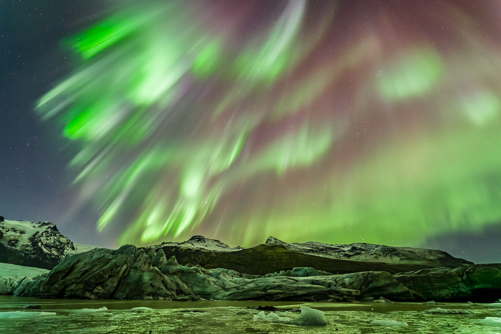 Aurore-boreale-islande Aurore boréale puissante à Svinafell