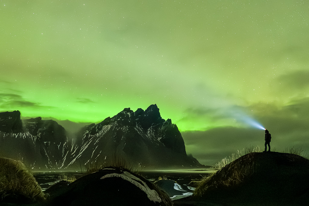 début-aurore-vestrahorn-islande Début d'aurore au dessus du Vestrahorn